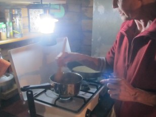 Merikarvia Peppi keittää hilloa