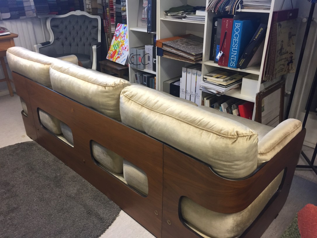 Mööpelin Unelma euroform sohva takaa