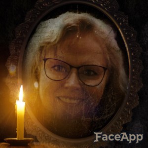 Liisa Old mirror candle FaceApp