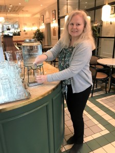 Lindex lyhythiha petrooli vesipisteellä