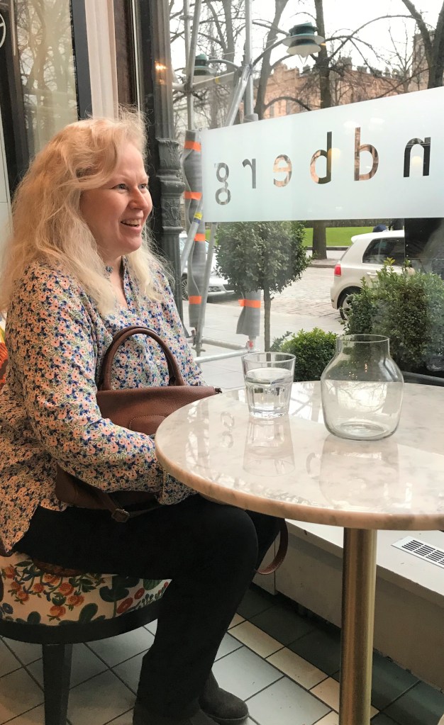 Lindex pitkähih Holly Whyte ikkunapöytä Stindberg nimi