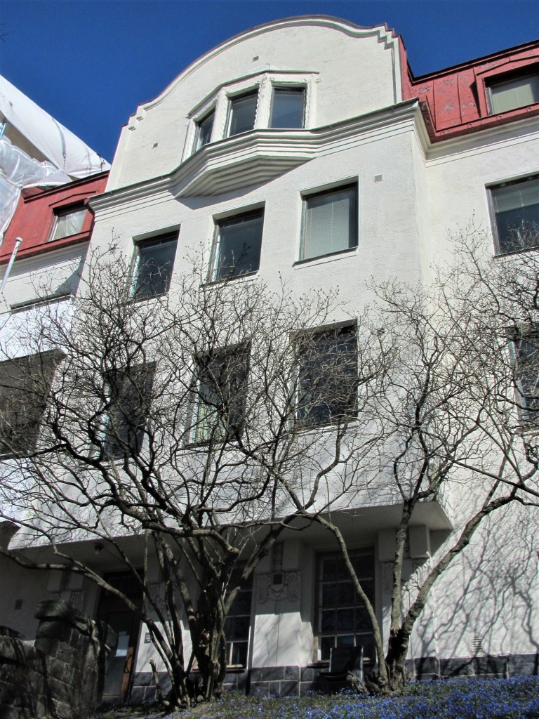 Eira nalletalo kauempa Ehrensvärdintiellä